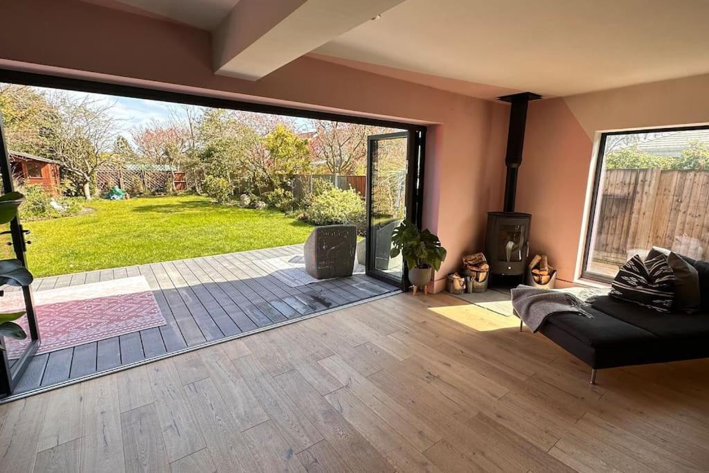 Formby, Spacious True Bungalow Steps From Beach Bagian luar foto