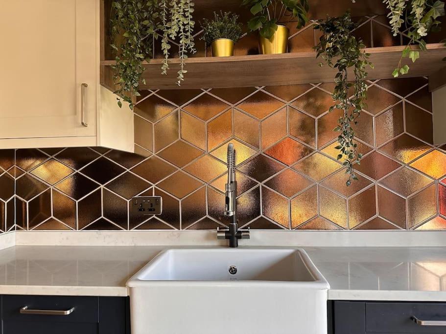 Formby, Spacious True Bungalow Steps From Beach Bagian luar foto