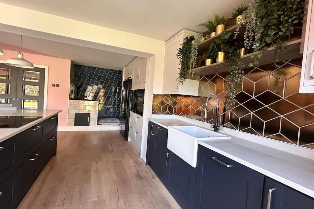 Formby, Spacious True Bungalow Steps From Beach Bagian luar foto
